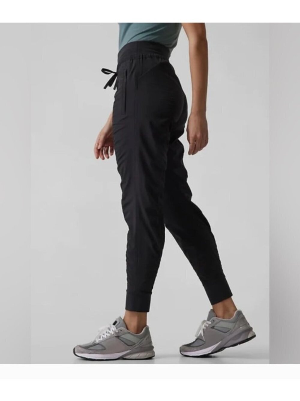 Athleta Black Attitude Jogger Pants Ruched Lightweight Athleisure Size 4
